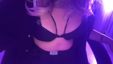 viva_lovee online show from June 13, 9:36 pm
