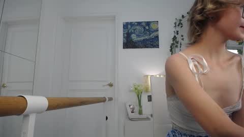viva_olivia online show from September 16, 12:18 pm