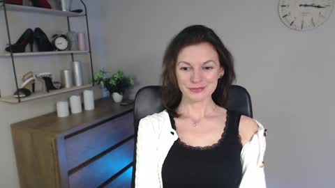Snapshot of vivian_dream chatting on February 7, 8:01 am Vivian online show from February 7, 8:01 am