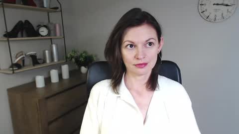 Snapshot of vivian_dream chatting on February 3, 6:56 am Vivian online show from February 3, 6:56 am