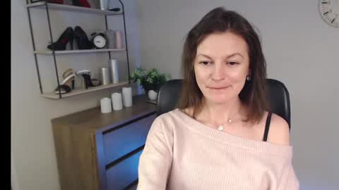 Snapshot of vivian_dream chatting on February 20, 6:50 am Vivian online show from February 20, 6:50 am