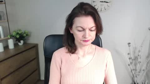 Snapshot of vivian_dream chatting on January 24, 6:46 am Vivian online show from January 24, 6:46 am
