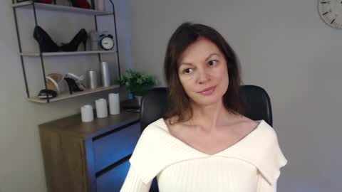 Snapshot of vivian_dream chatting on February 26, 10:49 am Vivian online show from February 26, 10:49 am