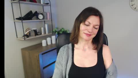 Snapshot of vivian_dream chatting on February 21, 8:18 am Vivian online show from February 21, 8:18 am