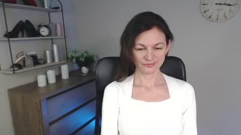 Snapshot of vivian_dream chatting on February 5, 7:50 am Vivian online show from February 5, 7:50 am