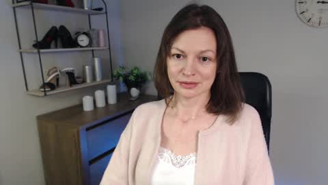 Snapshot of vivian_dream chatting on February 17, 7:15 am Vivian online show from February 17, 7:15 am