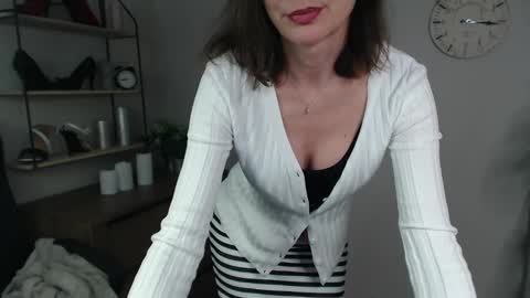 Snapshot of vivian_dream chatting on February 28, 11:03 am Vivian online show from February 28, 11:03 am