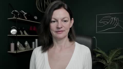 Vivian online show from November 5, 6:59 am