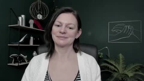 Vivian online show from February 7, 9:01 am