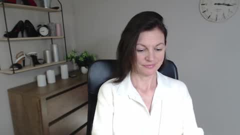 Snapshot of vivian_dream chatting on February 3, 4:52 pm Vivian online show from February 3, 4:52 pm