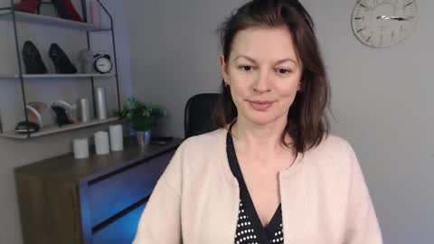Snapshot of vivian_dream chatting on March 6, 9:47 am Vivian online show from March 6, 9:47 am