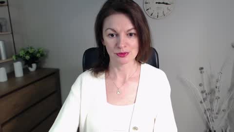 Snapshot of vivian_dream chatting on January 22, 6:42 am Vivian online show from January 22, 6:42 am