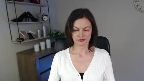 Snapshot of vivian_dream chatting on February 25, 10:59 am Vivian online show from February 25, 10:59 am