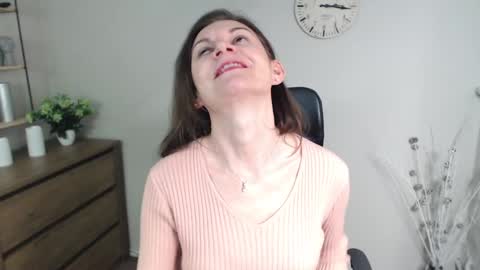Snapshot of vivian_dream chatting on January 24, 12:52 pm Vivian online show from January 24, 12:52 pm