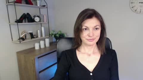 Snapshot of vivian_dream chatting on February 12, 10:35 am Vivian online show from February 12, 10:35 am