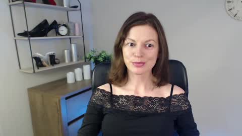 Snapshot of vivian_dream chatting on February 24, 10:37 am Vivian online show from February 24, 10:37 am