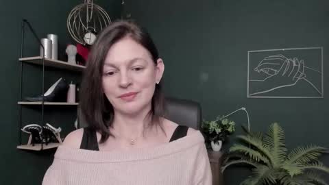 Vivian online show from February 6, 8:51 am