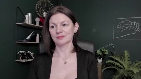 Vivian online show from February 12, 7:01 am