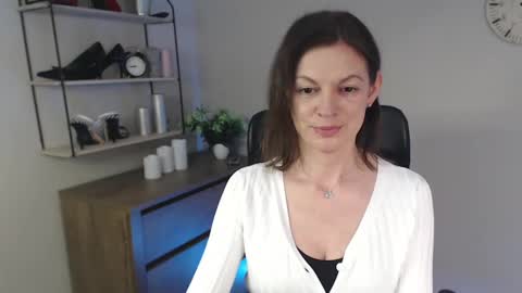 Snapshot of vivian_dream chatting on February 25, 7:52 am Vivian online show from February 25, 7:52 am