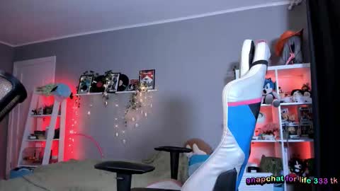 vivian_qwerty online show from October 26, 5:41 am