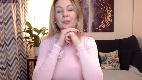 Snapshot of vivian_soul chatting on December 5, 5:23 pm Vivian online show from December 5, 5:23 pm