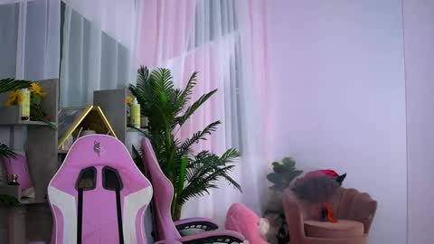 Snapshot of vivianestein chatting on February 24, 1:13 am Vivi online show from February 24, 1:13 am