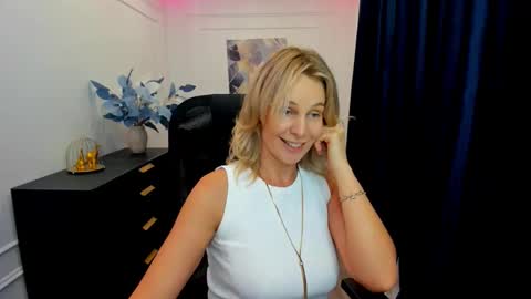 Snapshot of vivianlirei chatting on September 17, 11:46 am Sinti online show from September 17, 11:46 am