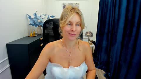 Snapshot of vivianlirei chatting on September 11, 11:33 am Sinti online show from September 11, 11:33 am