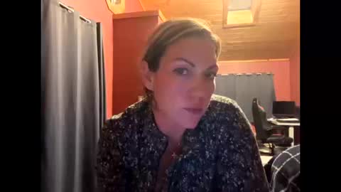 VivianLuxe online show from October 18, 5:33 am