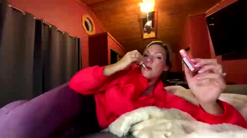 VivianLuxe online show from October 17, 2:59 am