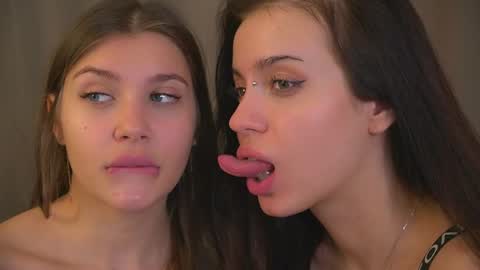 Nelly and Mari online show from March 31, 8:48 am