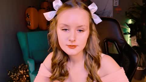 Snapshot of vivienleeigh chatting on September 14, 11:33 am Vivien online show from September 14, 11:33 am