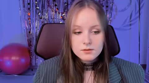 Snapshot of vivienleeigh chatting on February 16, 6:21 pm Vivien online show from February 16, 6:21 pm