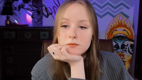 Snapshot of vivienleeigh chatting on February 22, 9:12 am Vivien online show from February 22, 9:12 am
