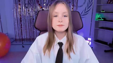 Snapshot of vivienleeigh chatting on March 9, 12:09 pm Vivien online show from March 9, 12:09 pm