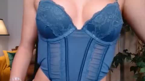 Vivienne online show from May 8, 4:23 pm