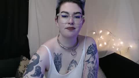 Snapshot of vixinvvitch chatting on January 31, 6:47 pm VIXIN online show from January 31, 6:47 pm