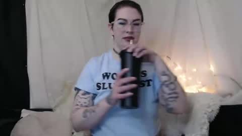Snapshot of vixinvvitch chatting on February 22, 5:35 pm VIXIN online show from February 22, 5:35 pm