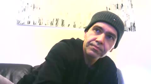 voyeuredeluxe online show from February 13, 4:54 pm