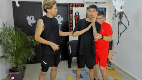 voyeurism_guys online show from October 9, 11:43 pm