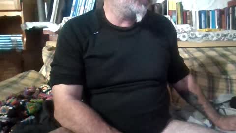 Snapshot of vuda77 chatting on December 25, 5:05 am oscar online show from December 25, 5:05 am