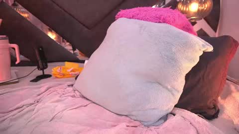 Snapshot of vvioleta_ chatting on February 22, 6:17 am Violeta online show from February 22, 6:17 am