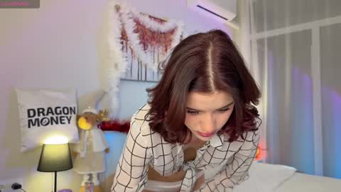 Mia online show from January 5, 3:45 pm