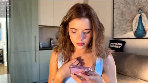 Mia online show from October 6, 11:28 am