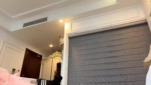 Mia online show from October 26, 8:04 am