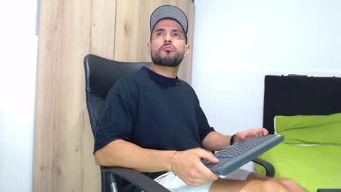 WALTER BROWN  online show from November 28, 10:39 pm