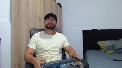 WALTER BROWN  online show from November 15, 7:59 pm