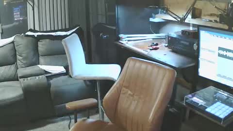 inittogetitin online show from February 9, 3:43 am