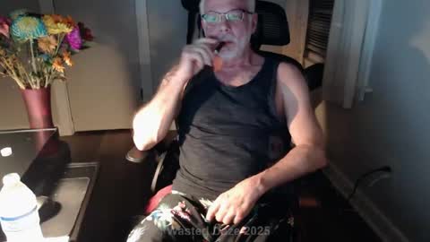 Snapshot of wasted_daze_ chatting on February 26, 2:52 am wasted_daze_ online show from February 26, 2:52 am