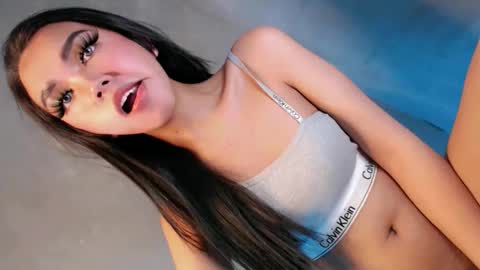 Isla Fox online show from October 1, 8:35 am